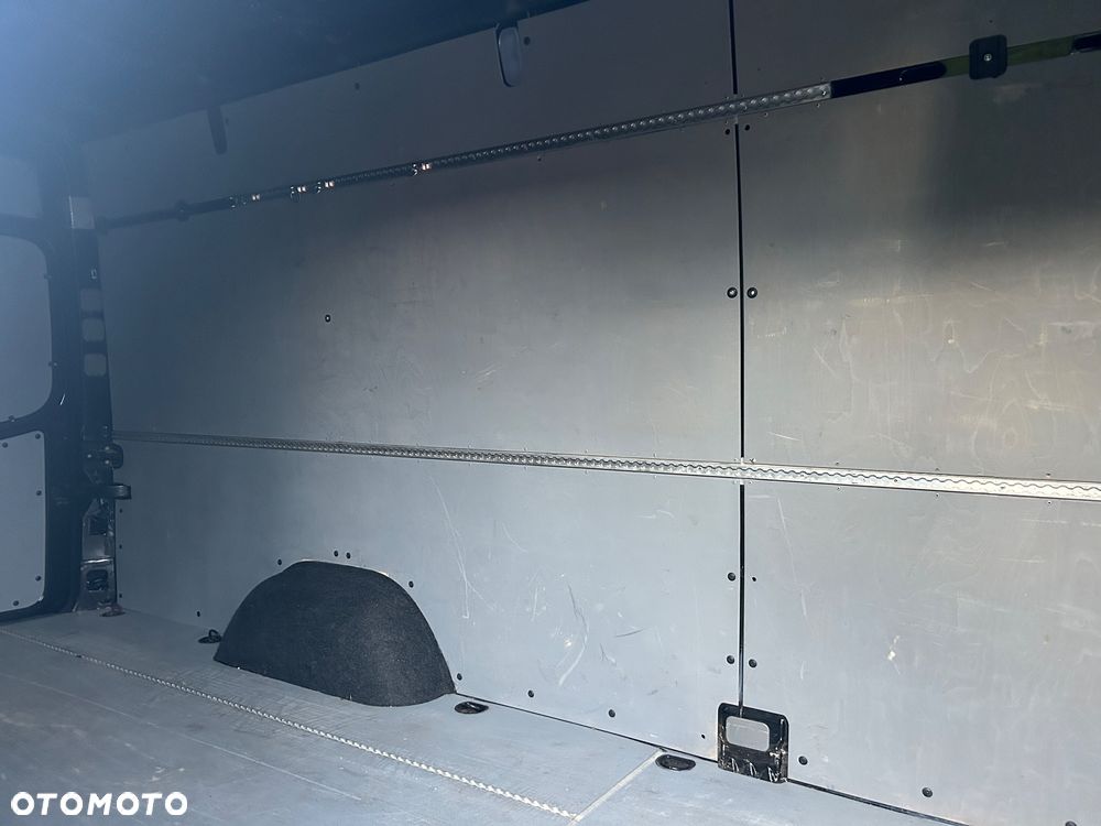 Mercedes-Benz Sprinter - 10