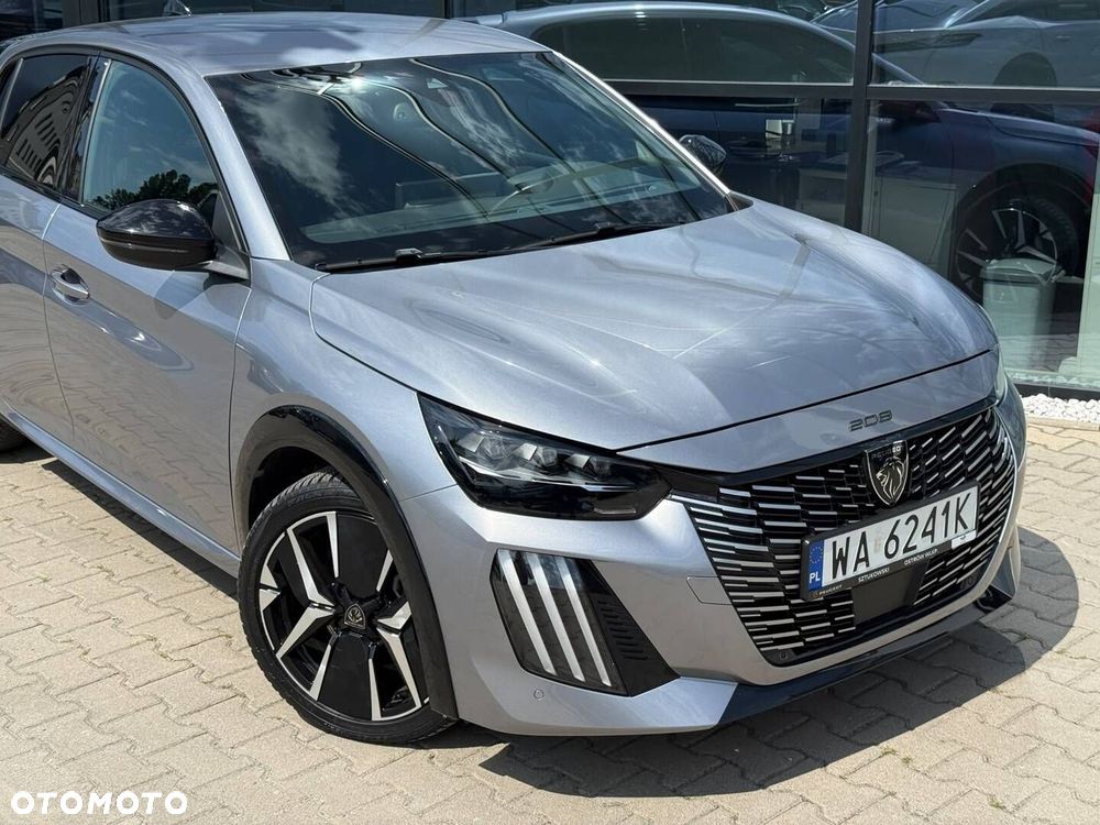 Peugeot 208 - 8