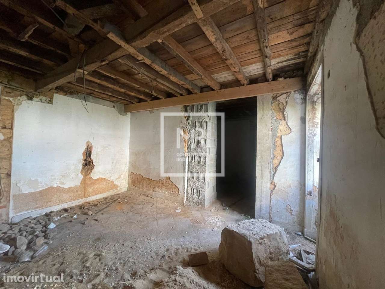 Moradia Devoluta T7 Venda em Tamengos, Aguim e Óis do Bairro,Anadia - Grande imagem: 4/6