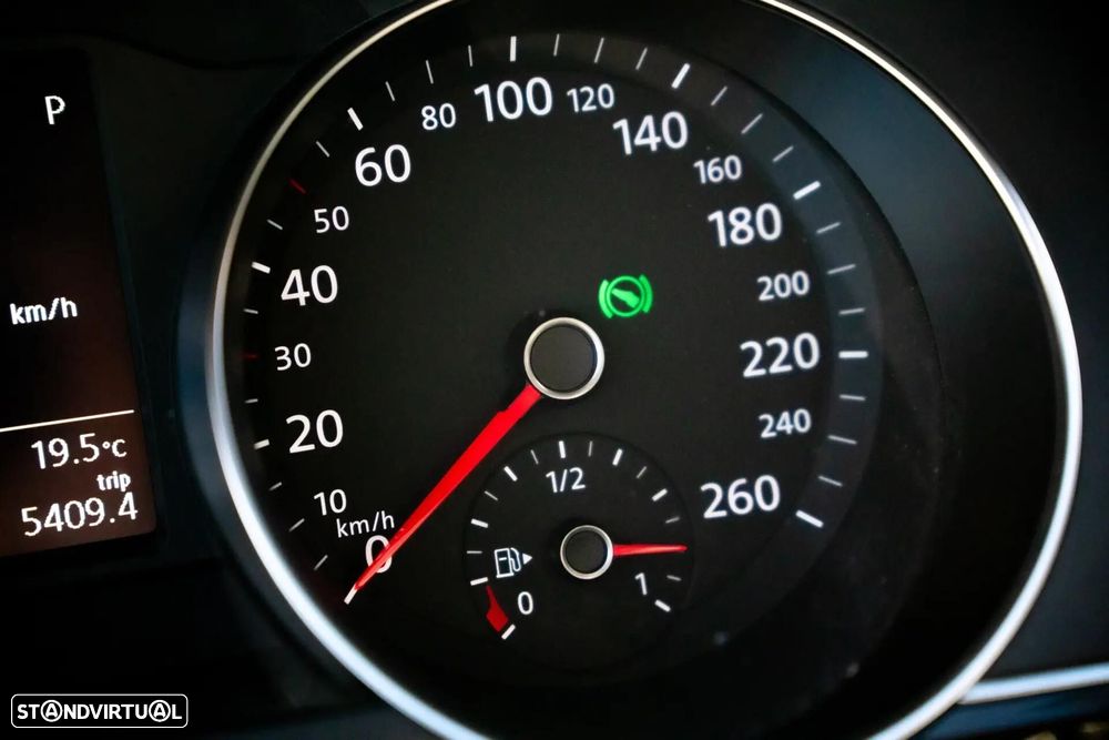 VW Passat Variant 2.0 TDi Elegance DSG - 23