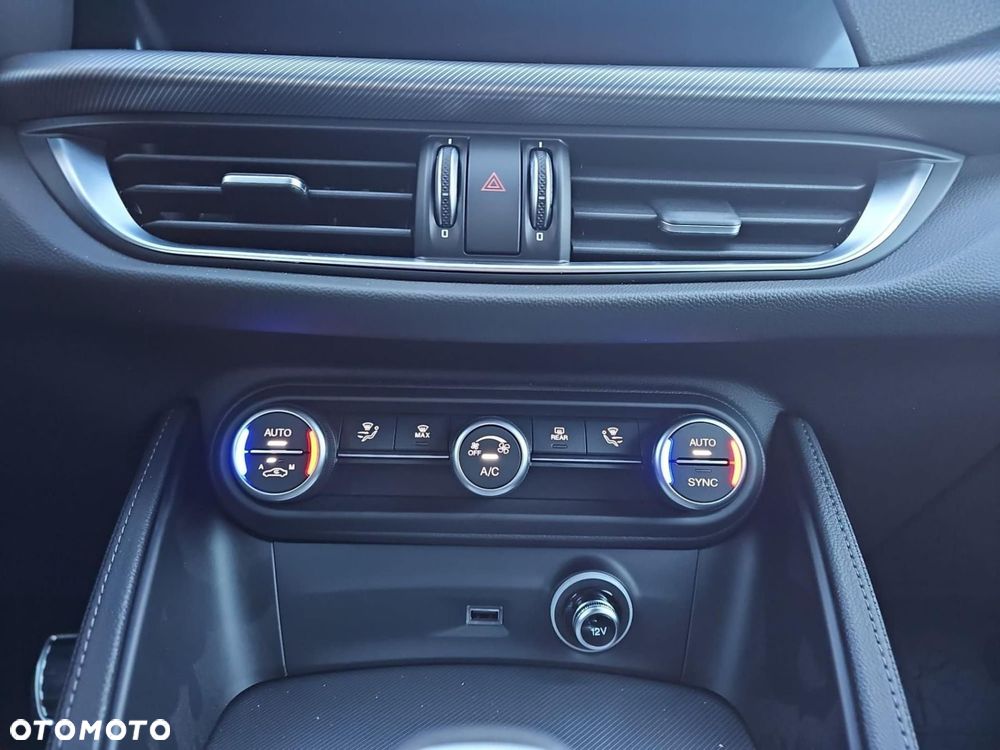 Alfa Romeo Stelvio 2.0 Turbo Sprint Q4 - 12