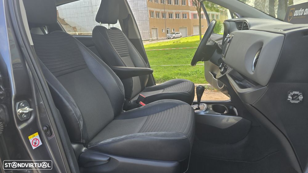 Toyota Yaris 1.5 HSD Sport+P.Techno - 20