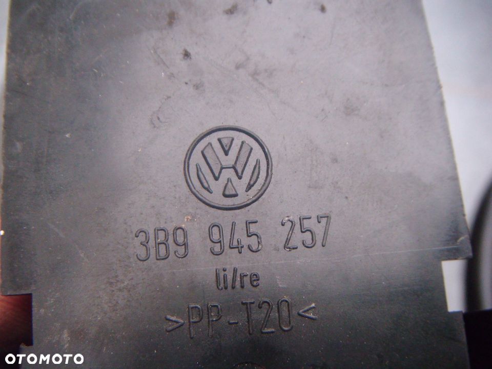 vw passat b5 kombi wkładka lampy tył 3b9945257 - 2