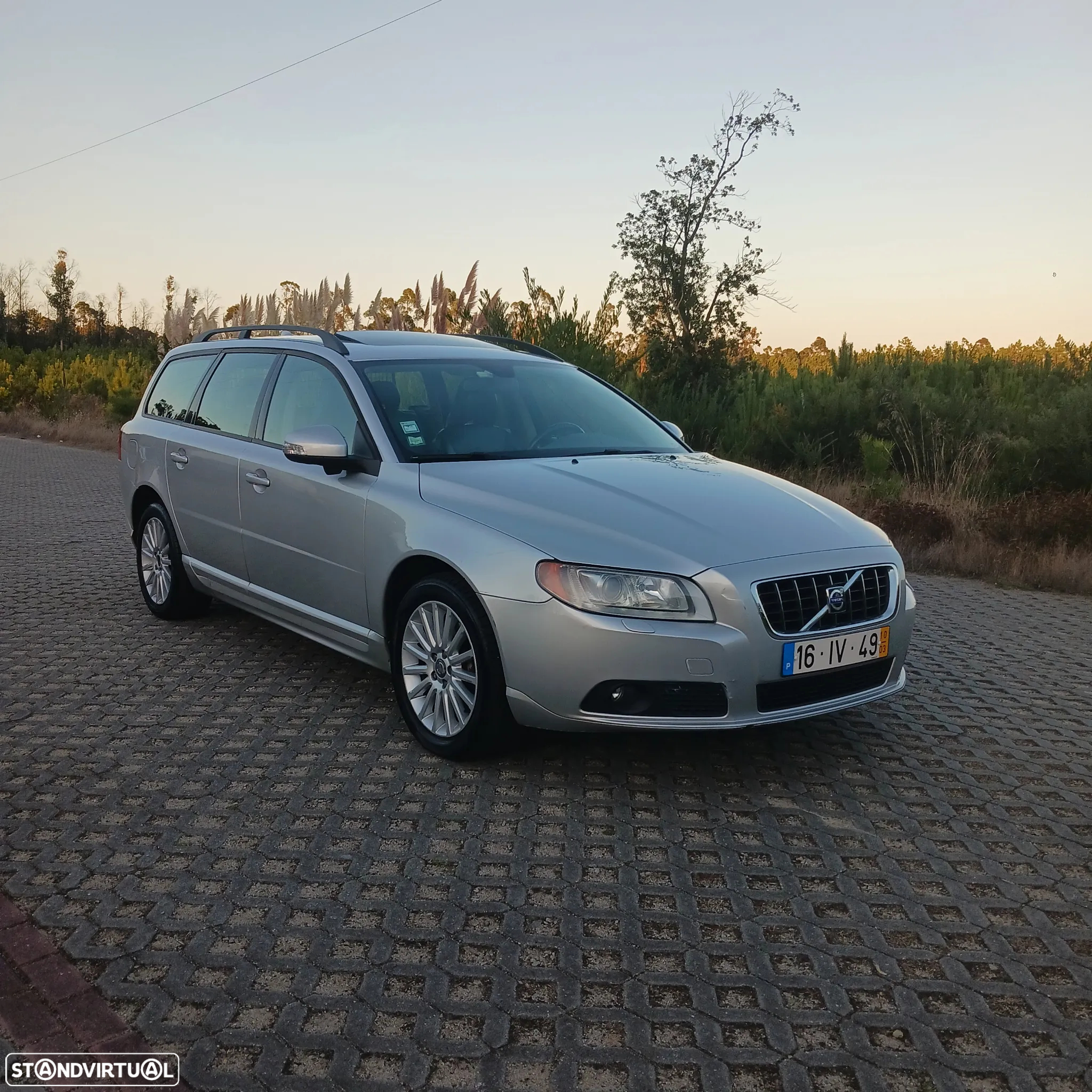 Volvo V70 2.4 D5 Momentum - 2