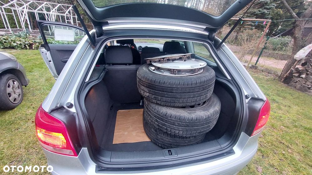 Audi A3 3-drzwiowe 1.6 Ambition - 10