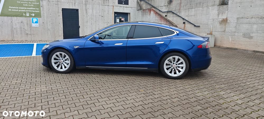 Tesla Model S - 3