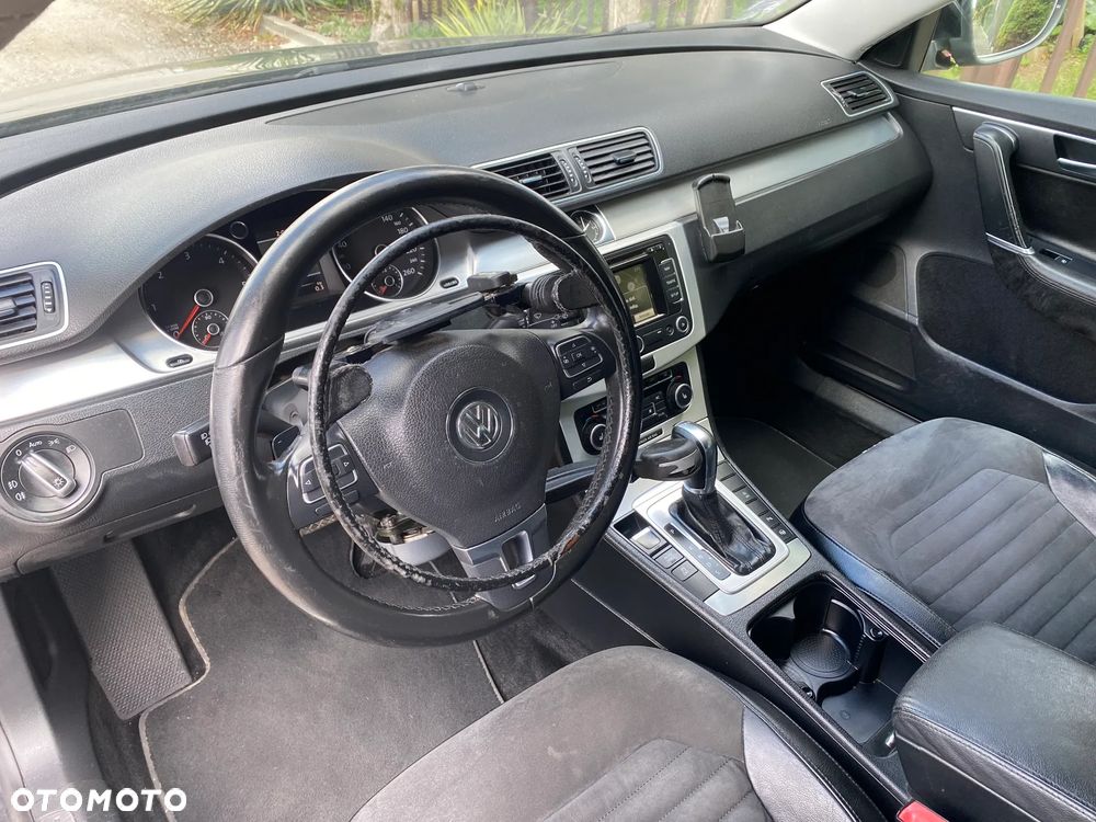 Volkswagen Passat 2.0 TDI DSG Highline - 9