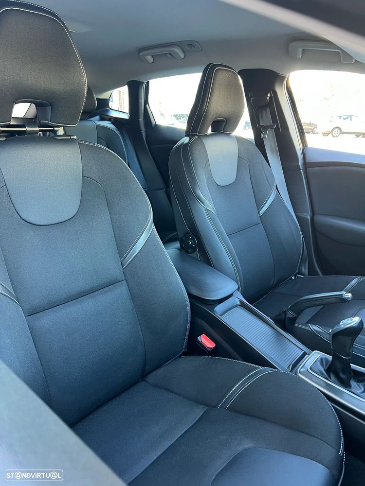 Volvo V40 D2 Momentum - 6