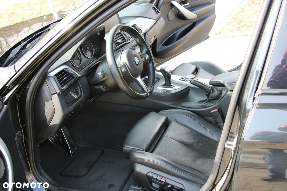 BMW Seria 3 335xi - 36
