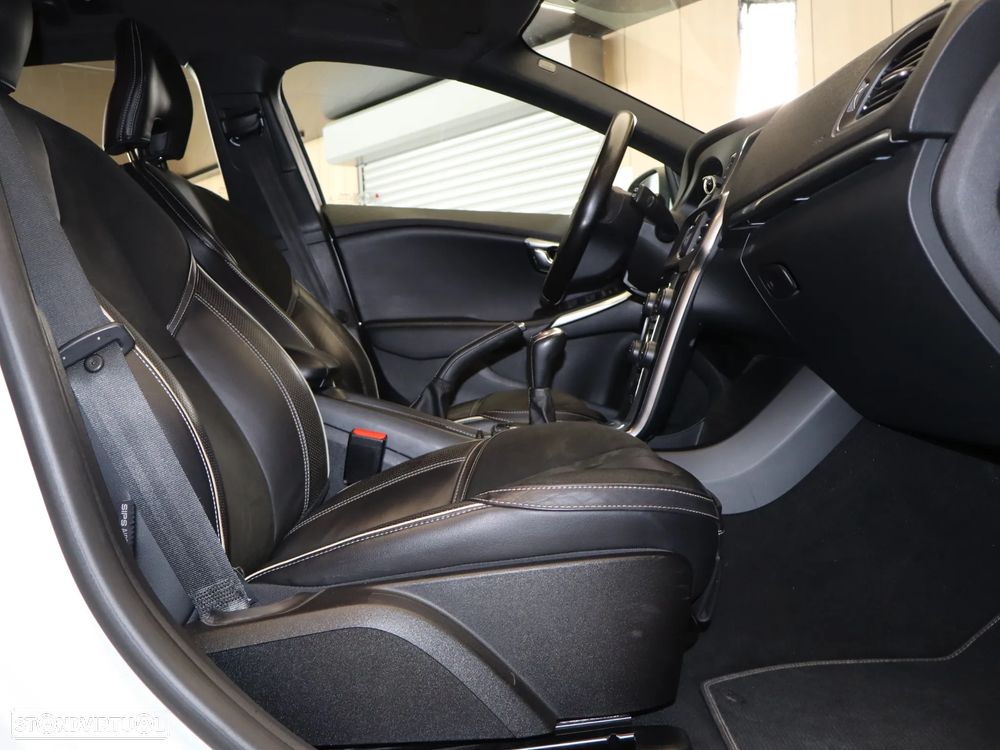 Volvo V40 D2 RDesign - 17