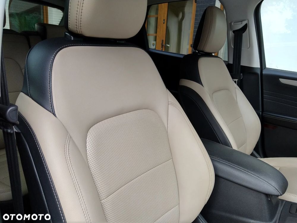 Ford Kuga - 2