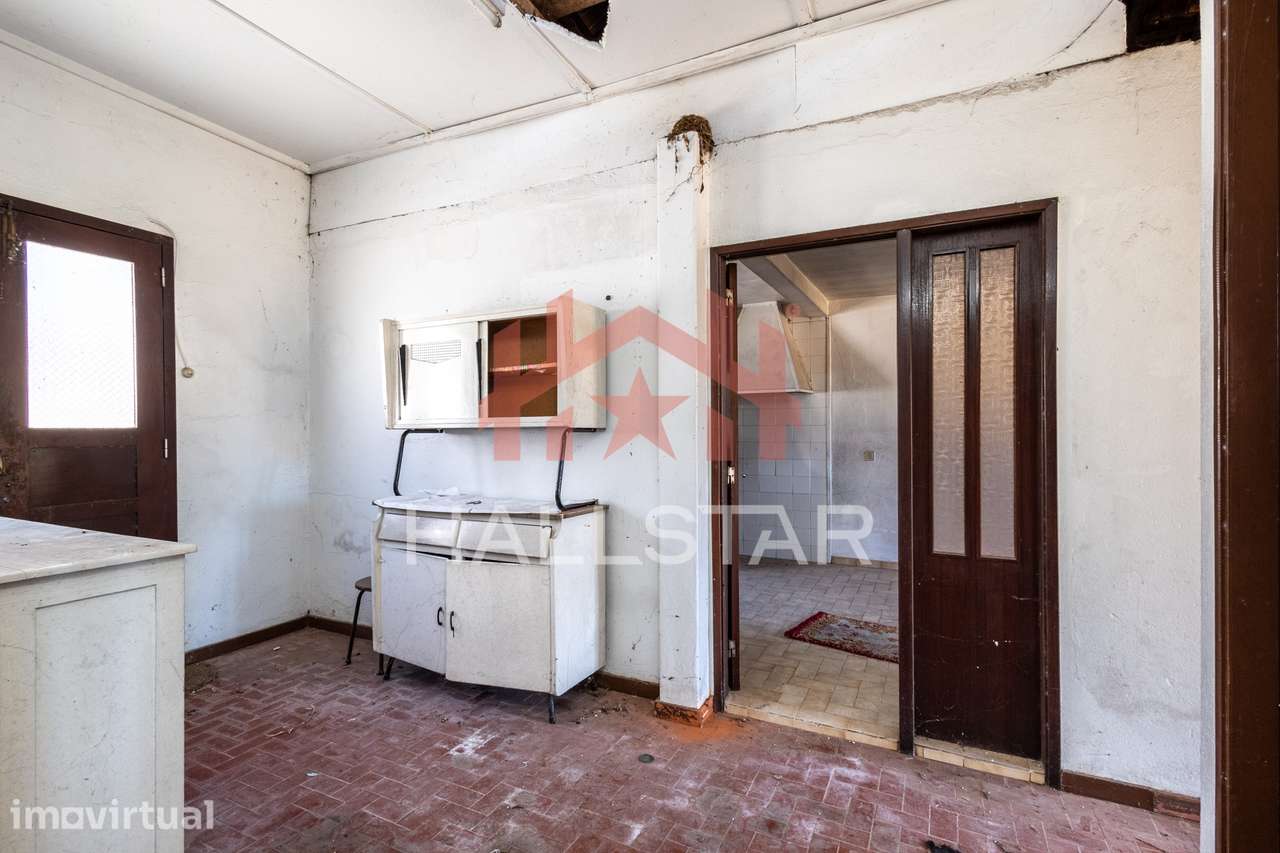Moradia T4 / Para Reconstrução / Térrea / Lote com 1.218m2 / Pinheiros - Grande imagem: 5/35