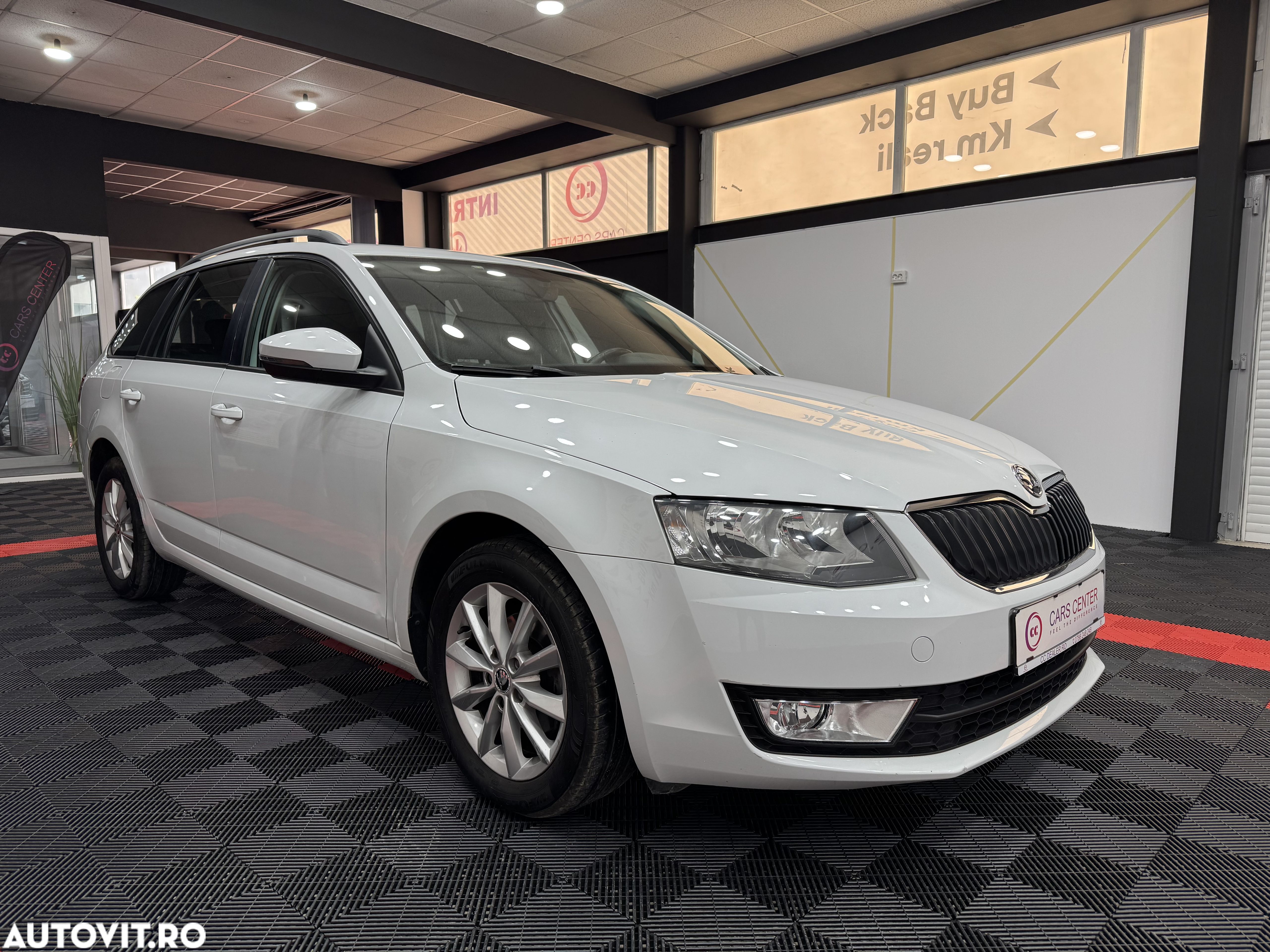 Skoda Octavia 1.6 TDI DSG Style - 1