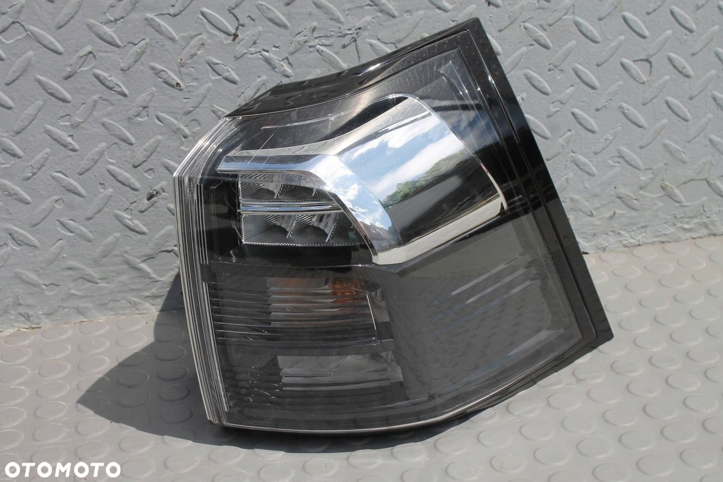 LAMPA W BŁOTNIK PRAWY TYŁ PRAWA TYLNA SUZUKI SX4 S-CROSS II 21- - 7