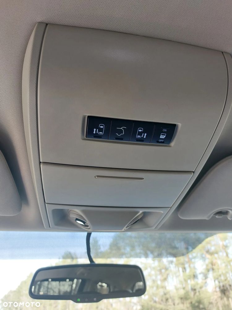 Chrysler Town & Country 3.6 Limited - 25