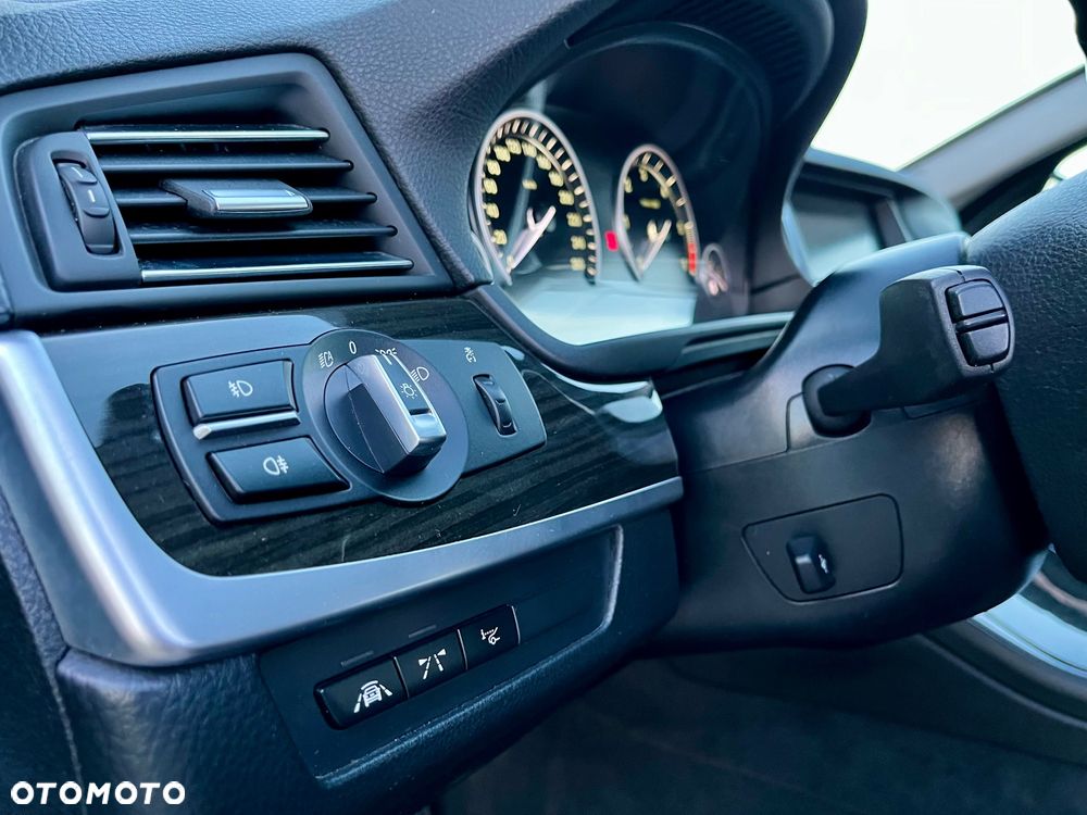 BMW Seria 5 525d Touring Luxury Line - 14