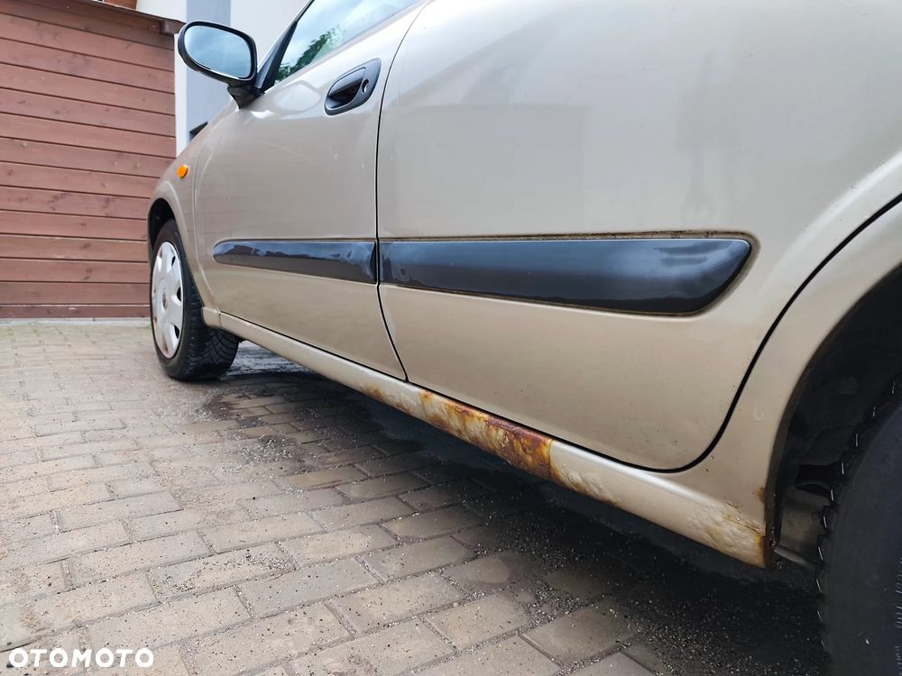 Nissan Almera - 8