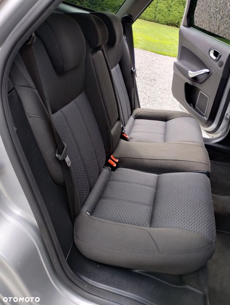 Ford Mondeo 2.0 Ghia - 28