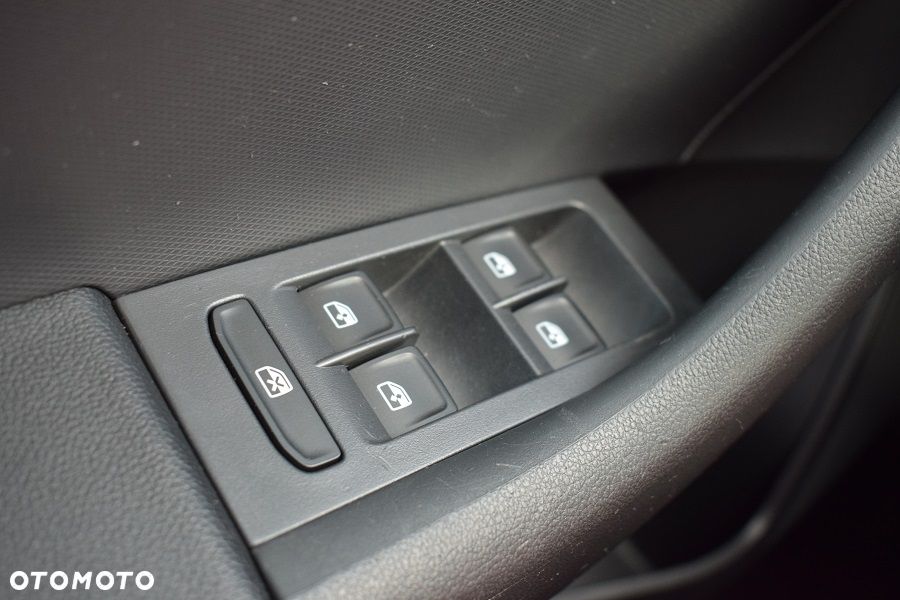 Skoda RAPID Spb 1.0 TSI Drive - 20
