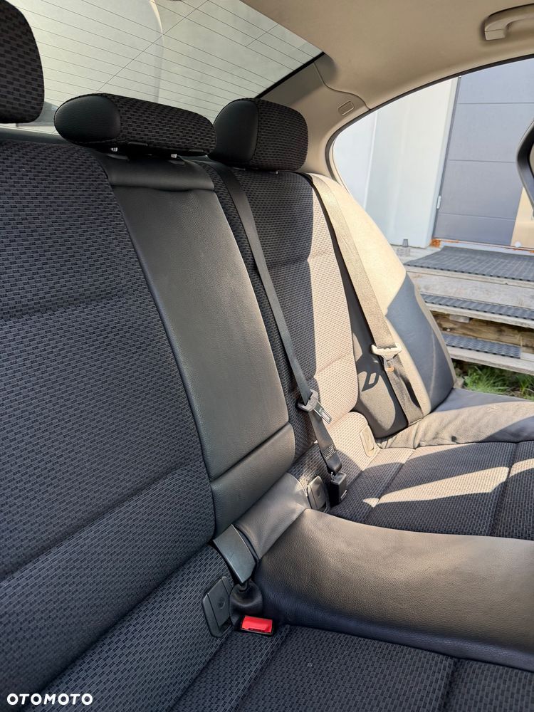 BMW Seria 3 320d DPF Efficient Dynamics Edition - 15