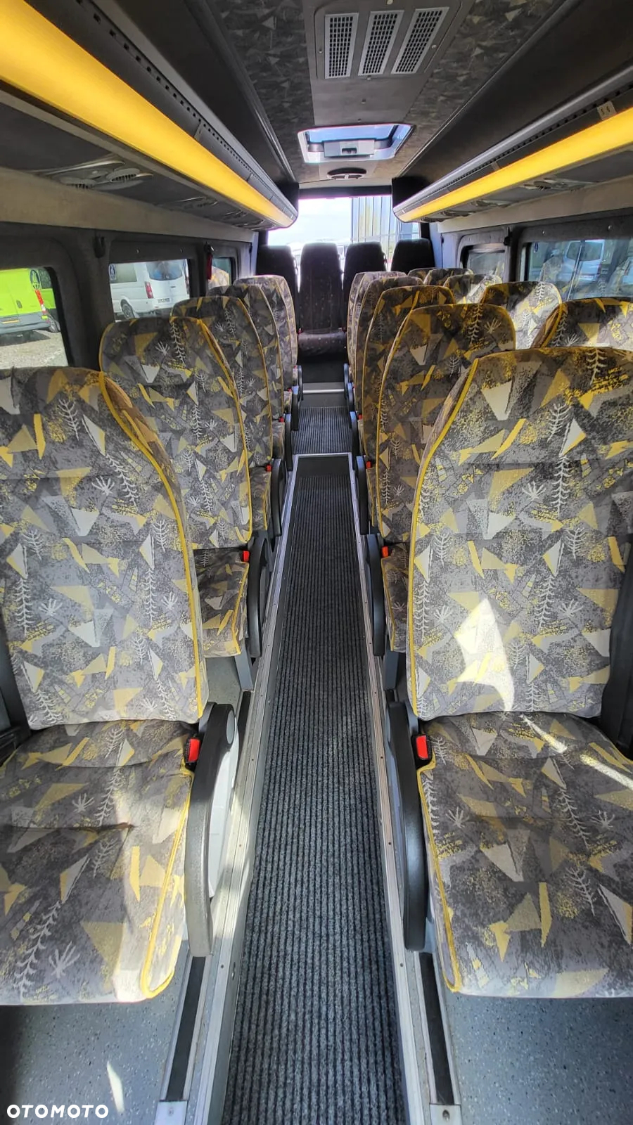 Volkswagen Crafter - 24 miejsca - 9