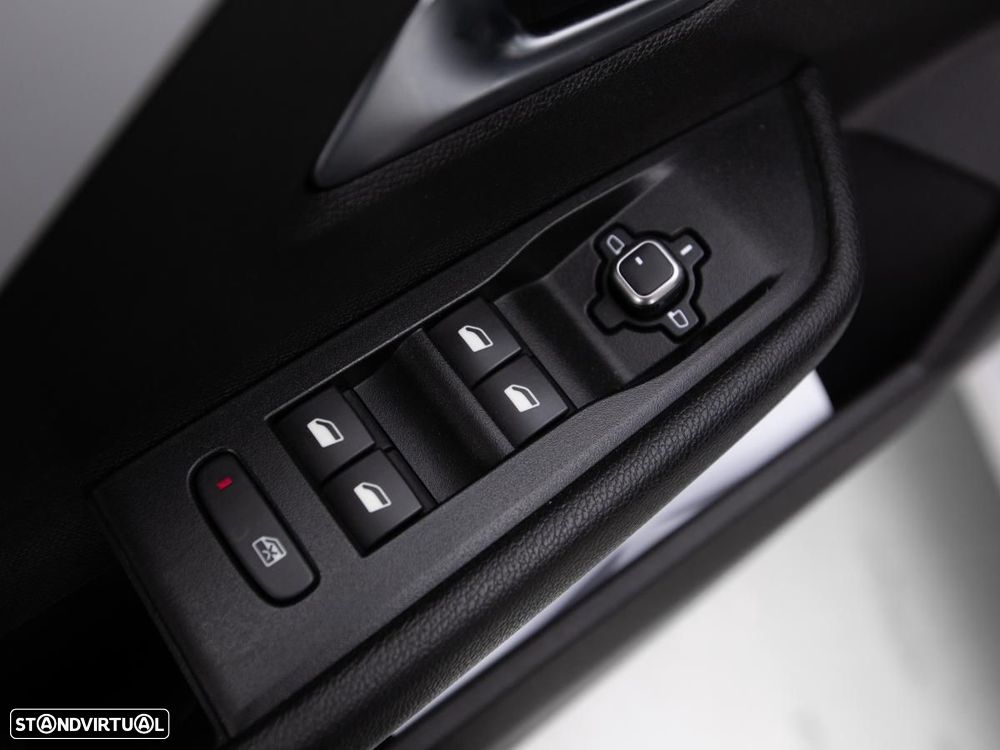 Opel Astra 1.5 D Business — fotografia 13