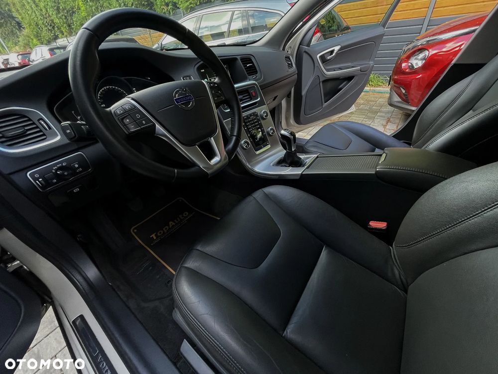 Volvo V60 D2 Momentum - 19