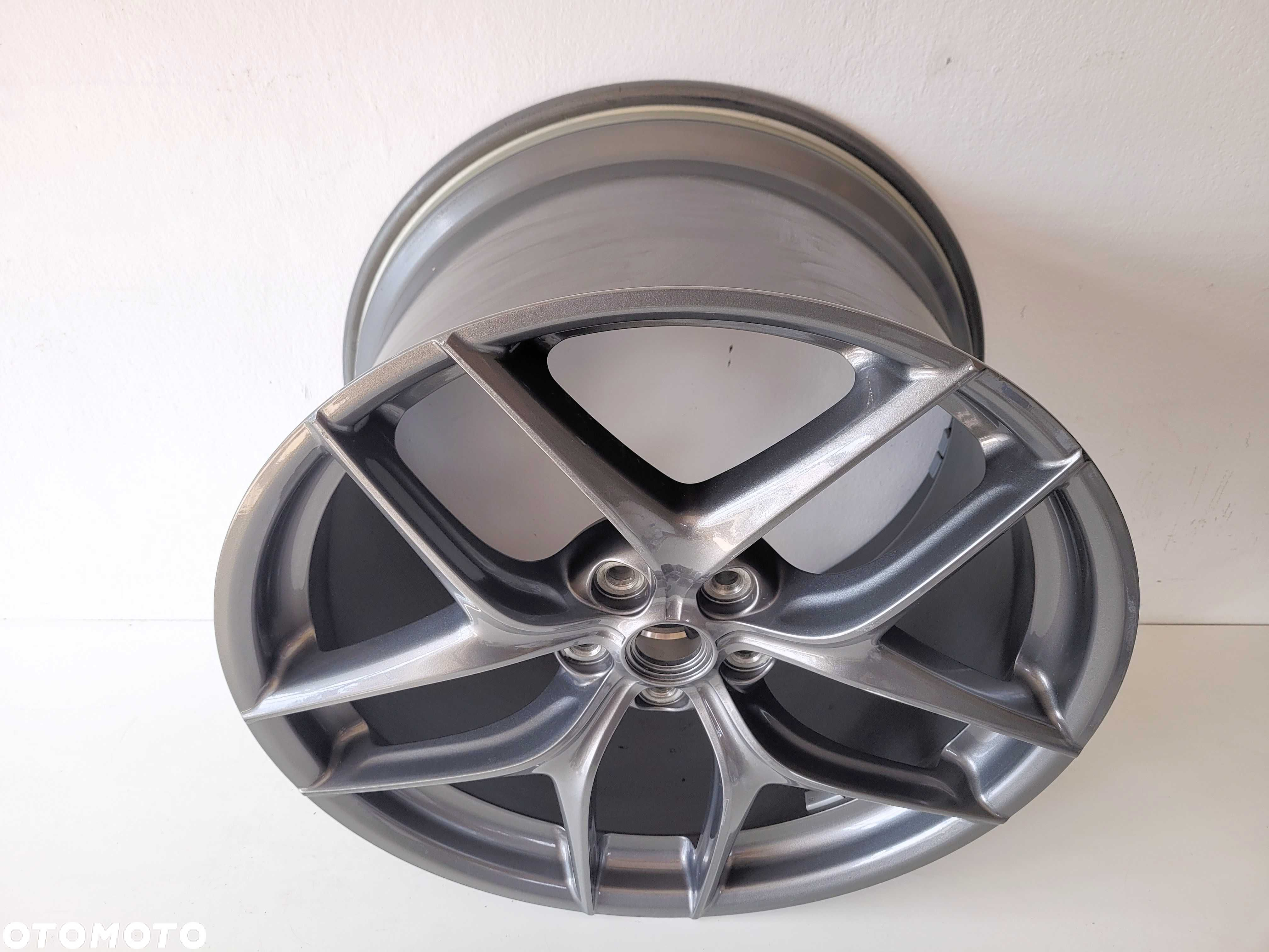 FERRARI F12 Berlinetta - Felga tylna 20 x 11,5 - kolor Corsa Grey - 2