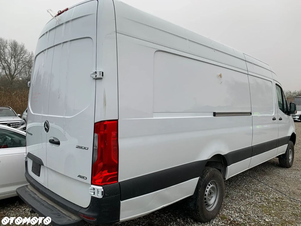 Mercedes-Benz Sprinter - 11