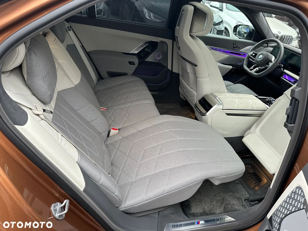 BMW i7 105.7kWh M70 xDrive - 26