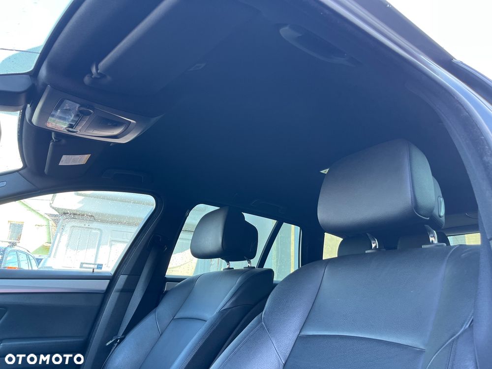 BMW Seria 5 530d Touring - 13