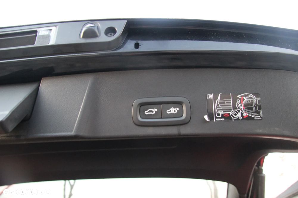 Volvo XC 40 D4 AWD Geartronic R-Design - 19