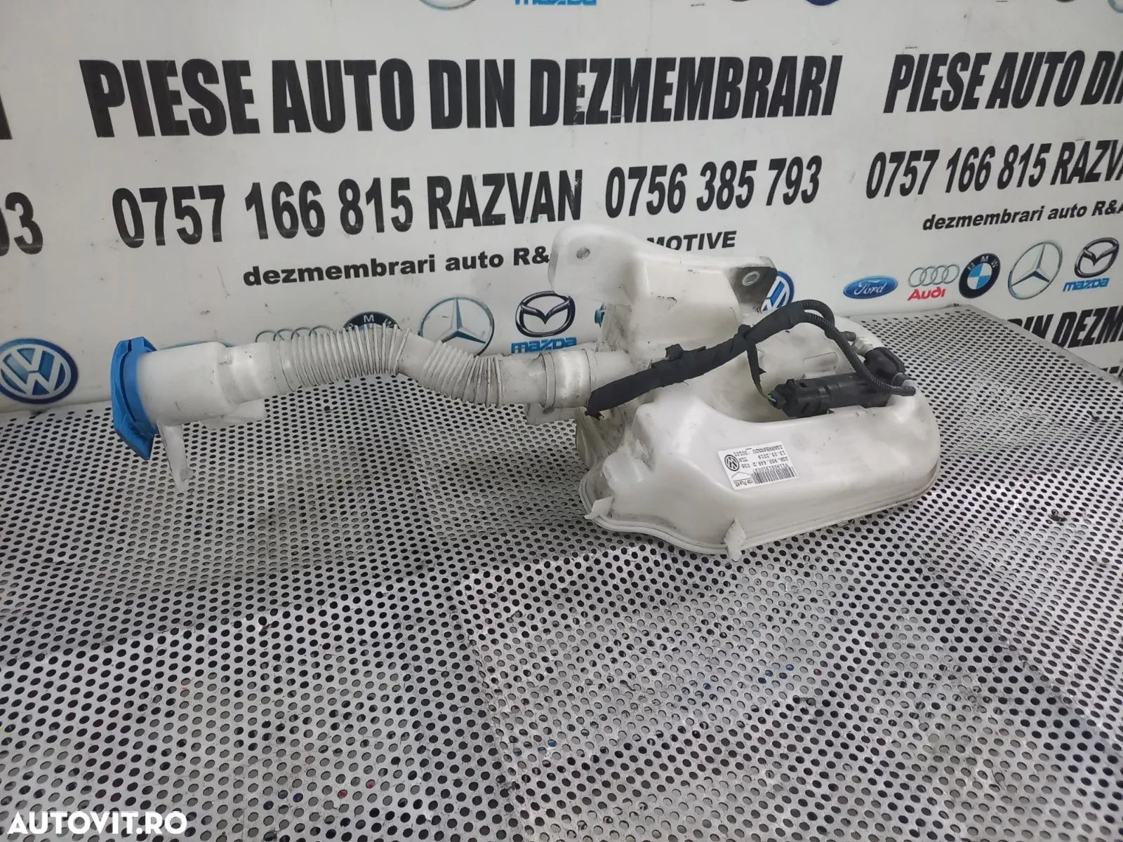 Vas Lichid Parbriz Stropgel Vw T-Roc Cod 2GAD Dezmembrez Vw T-Roc - Dezmembrari Arad - 1