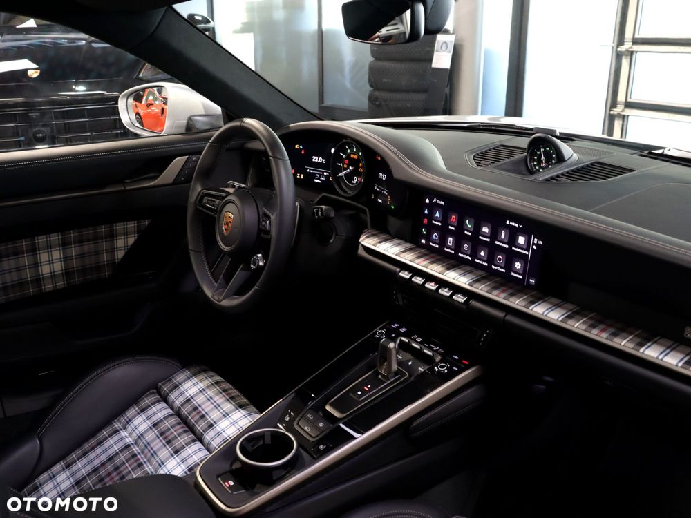 Porsche 911 Turbo 50 Years - 18