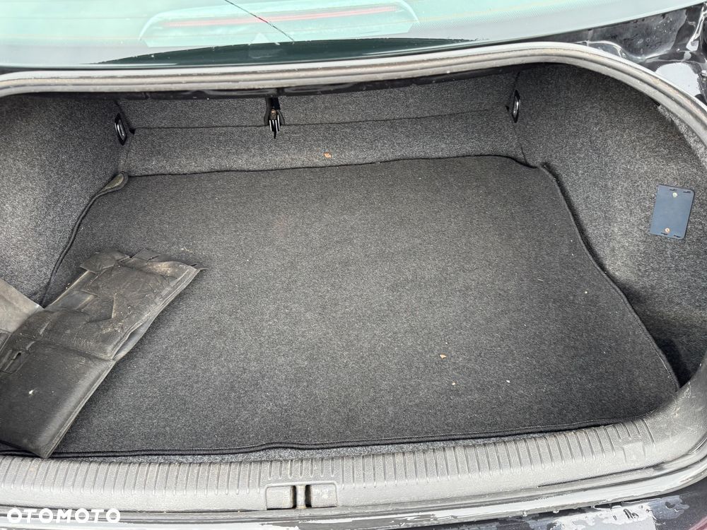 Volkswagen Passat 1.6 - 9