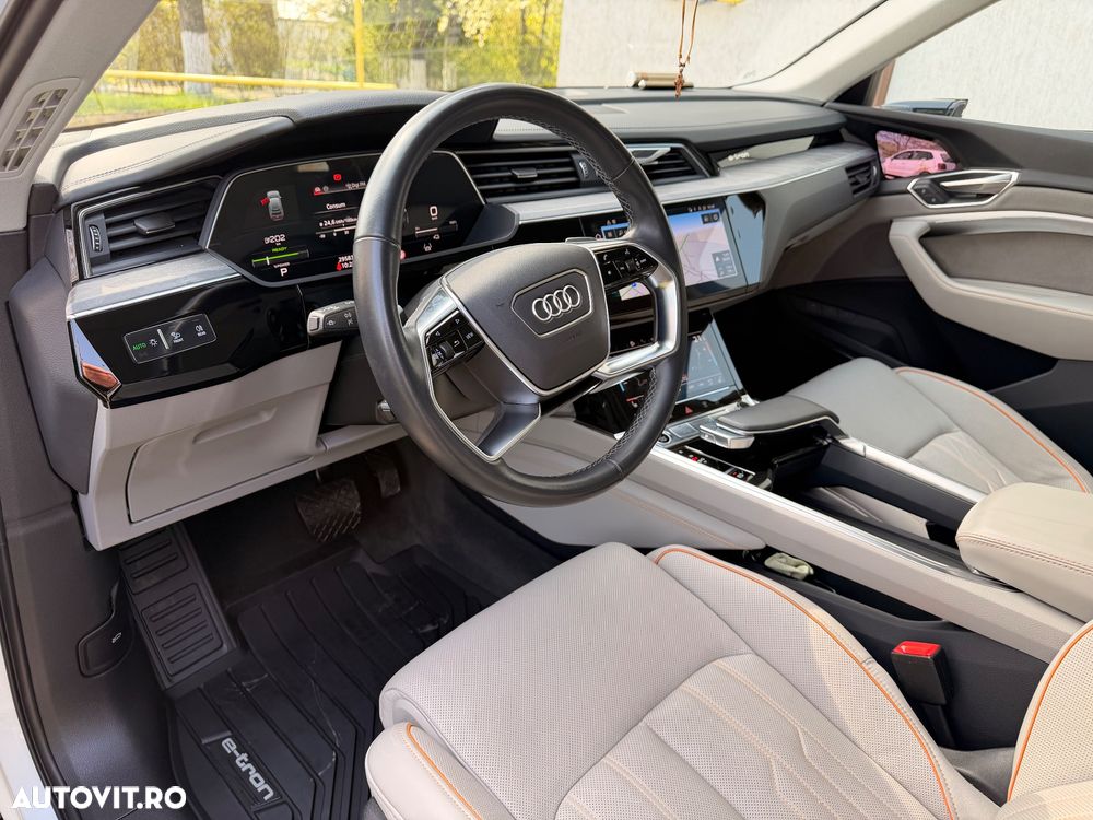 Audi Q8 55 quattro Advanced - 23