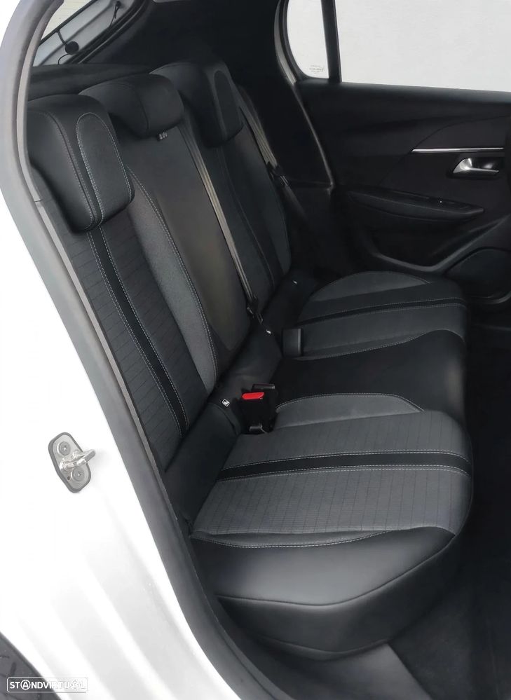 Peugeot e-208 Allure - 26