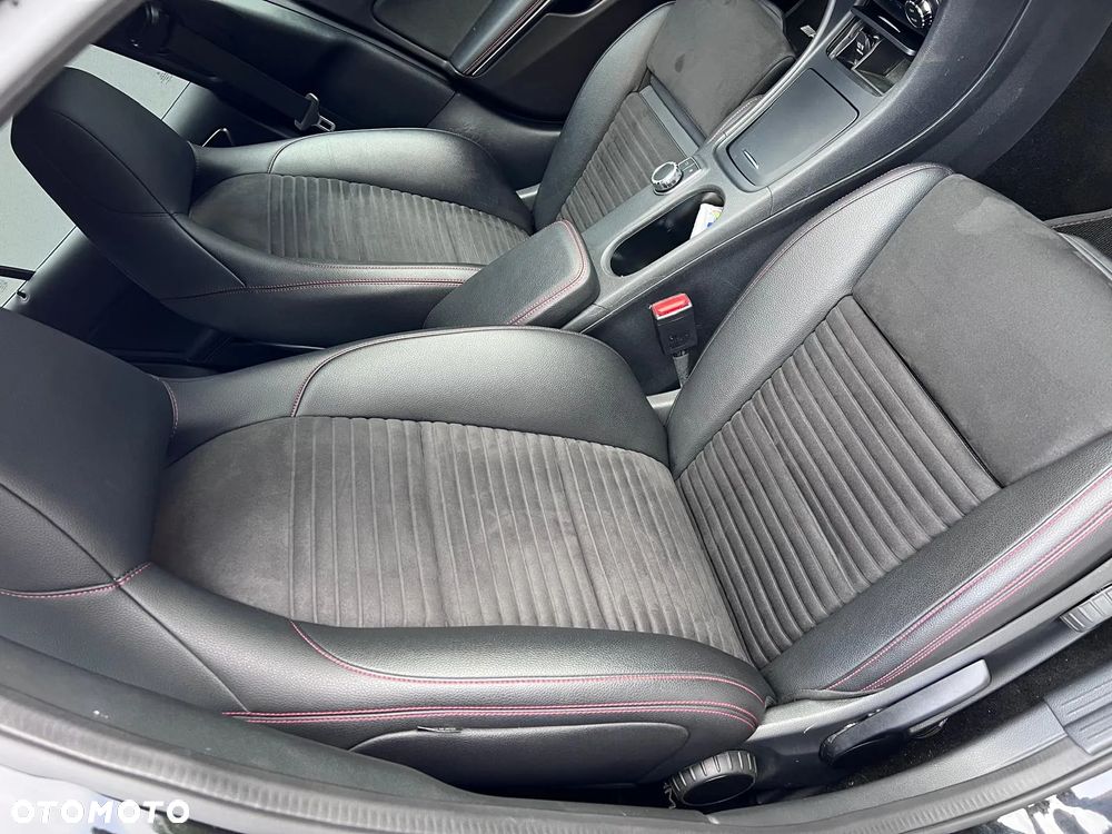 Mercedes-Benz GLA 250 4-Matic AMG Line - 11