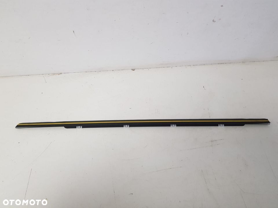 KIA CEED 3 III NOWA LISTWA ZGARNIAJĄCA DRZWI PRAWY TYŁ PRAWA TYLNA CHROM 83220-J7010