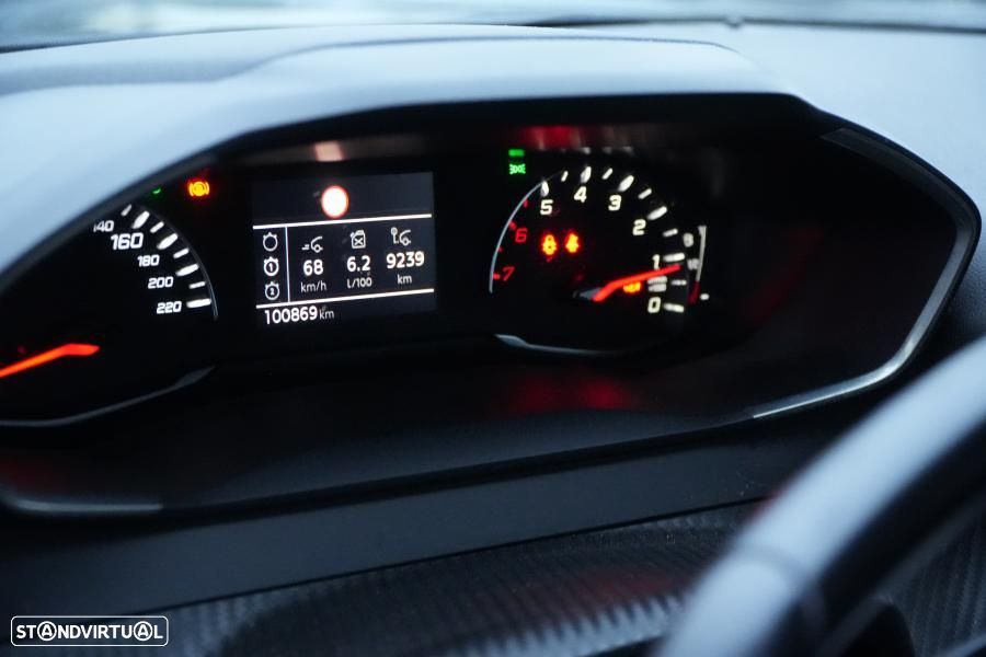 Peugeot 2008 1.2 PureTech Active - 8