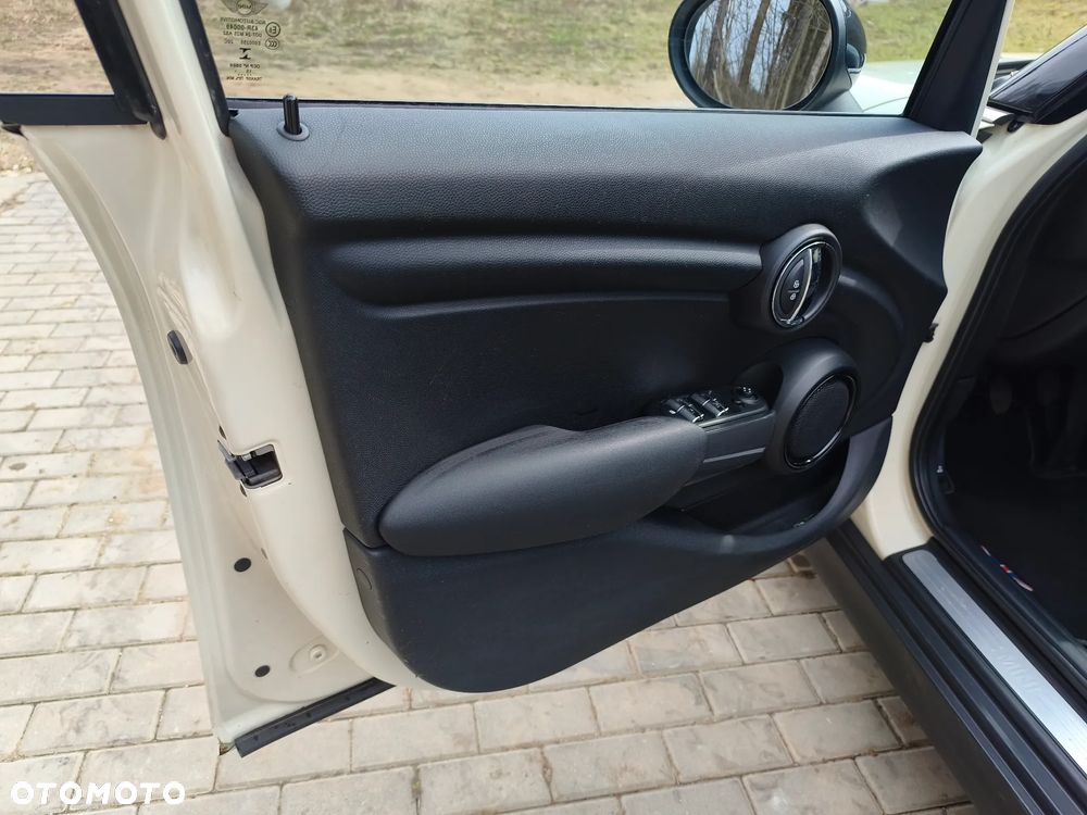 MINI Cooper Standard - 18