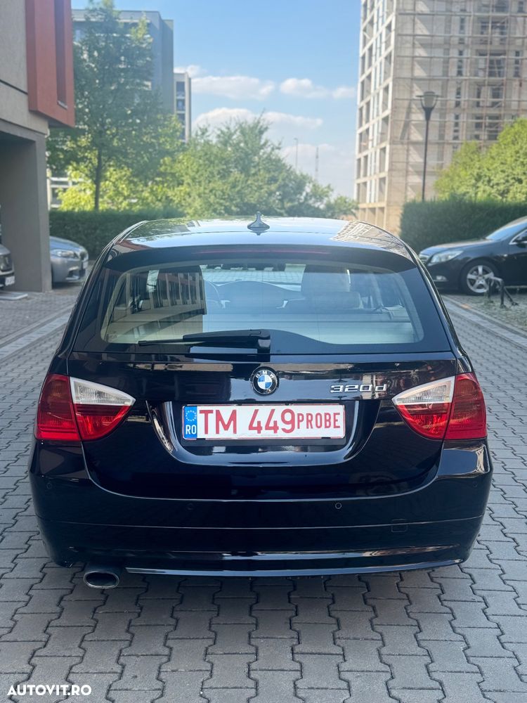 BMW Seria 3 320d DPF Touring Aut. - 17