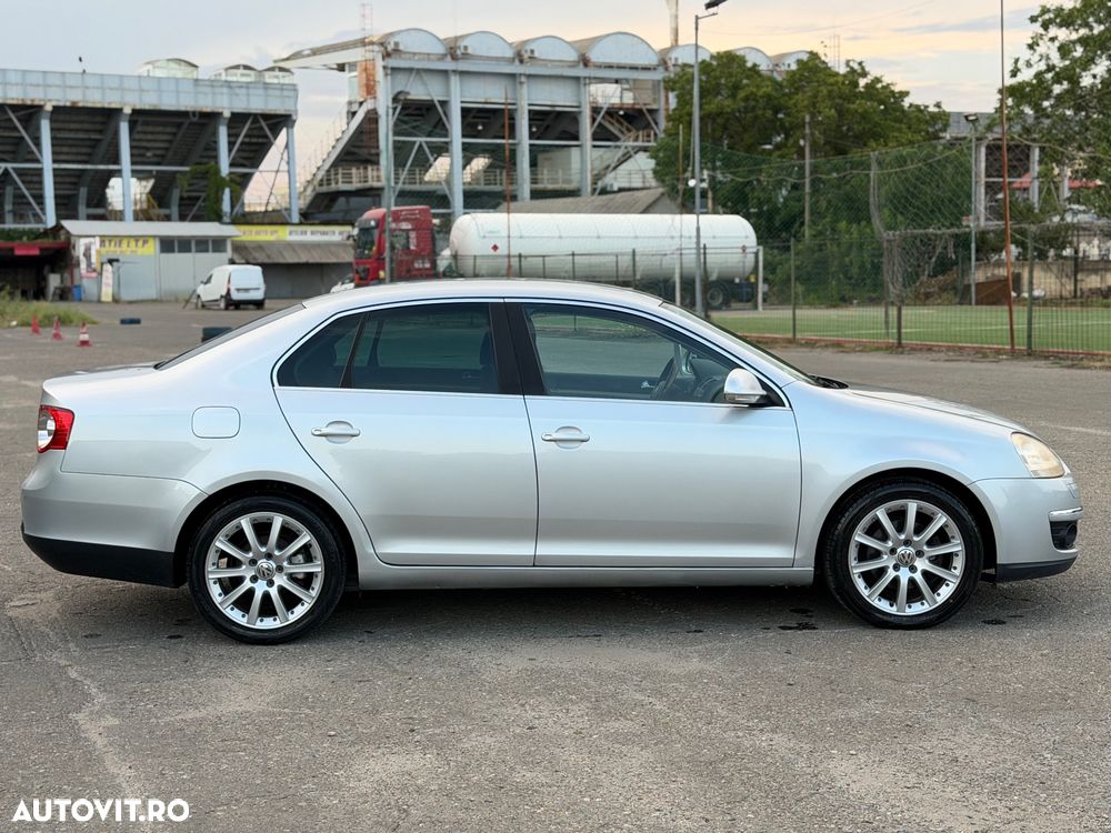 Volkswagen Jetta 2.0 TDI Comfortline - 13