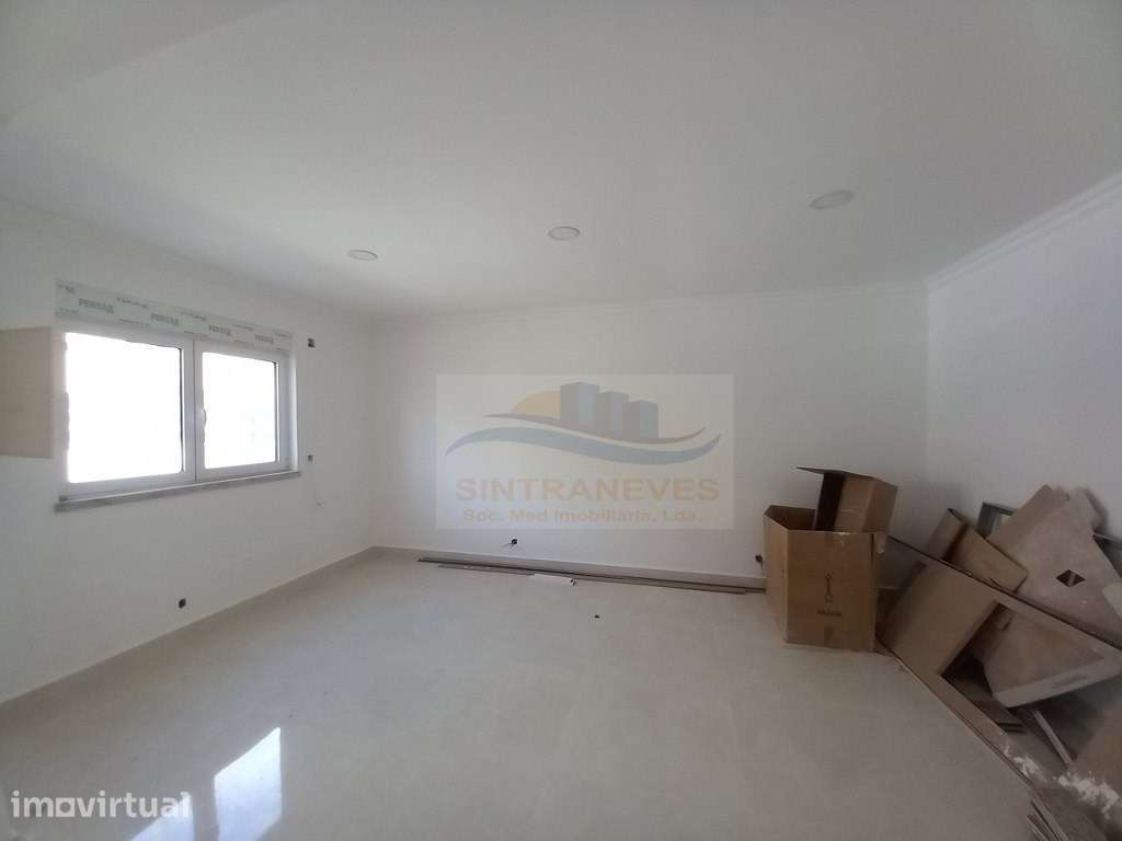 Moradia T5 Totalmente Remodelada, em Foros Amora, Com Terraço Gener... - Grande imagem: 4/60