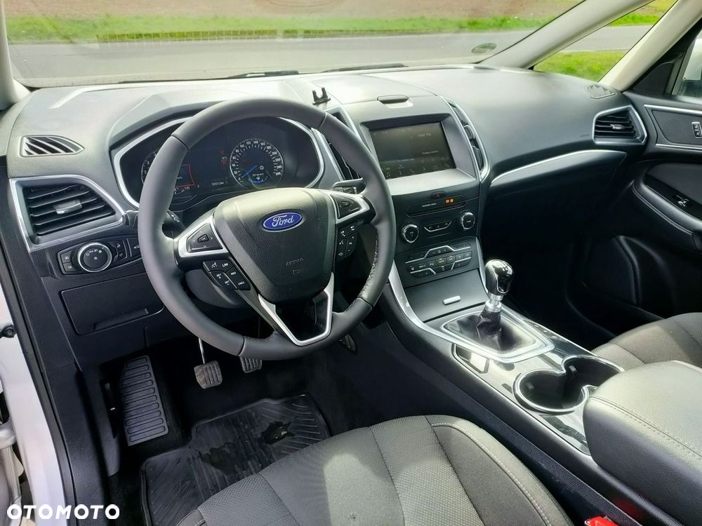 Ford S-Max - 11