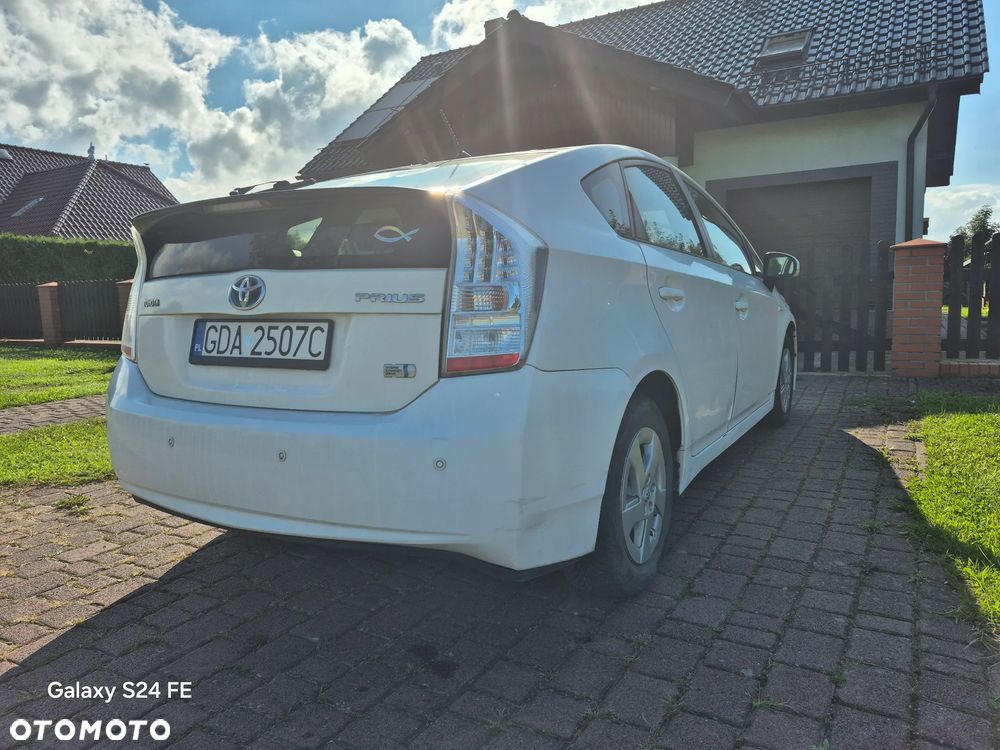 Toyota Prius (Hybrid) - 5