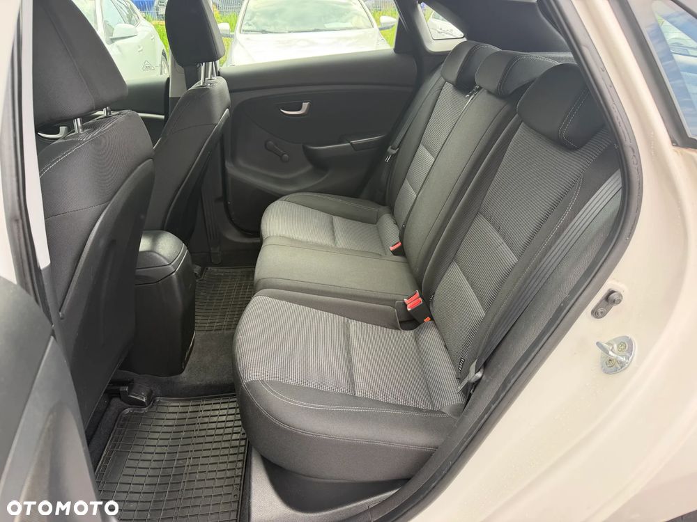 Hyundai i30 1.4 CRDi Classic + - 9