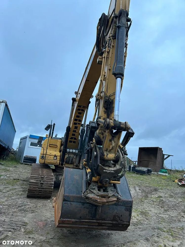 Caterpillar CAT 323D - 5