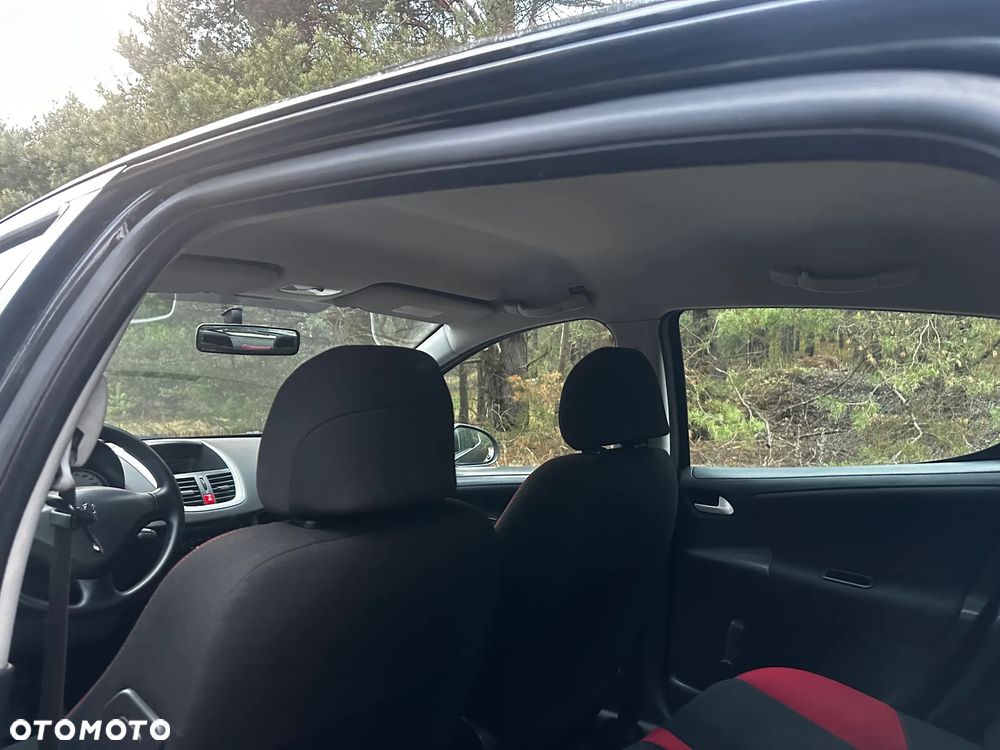 Peugeot 207 1.4 16V Presence - 21