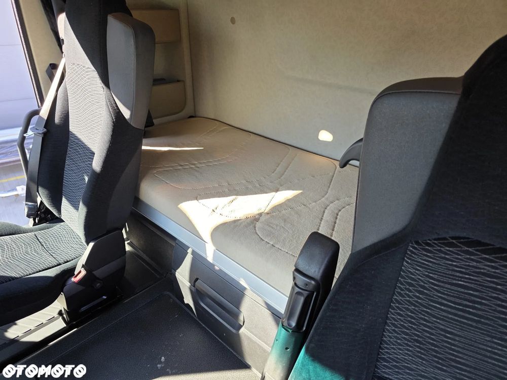 Mercedes-Benz ACTROS - 9